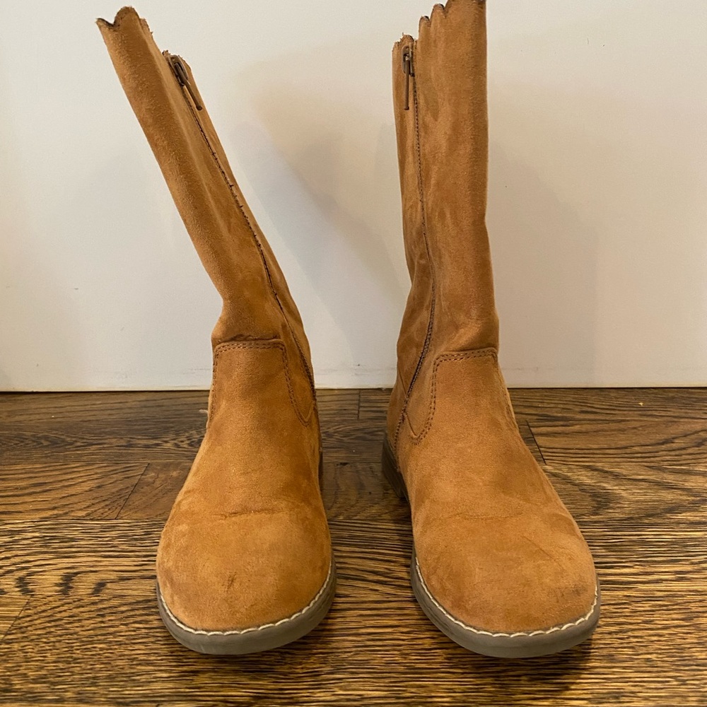 Gap size 10 scallop boots